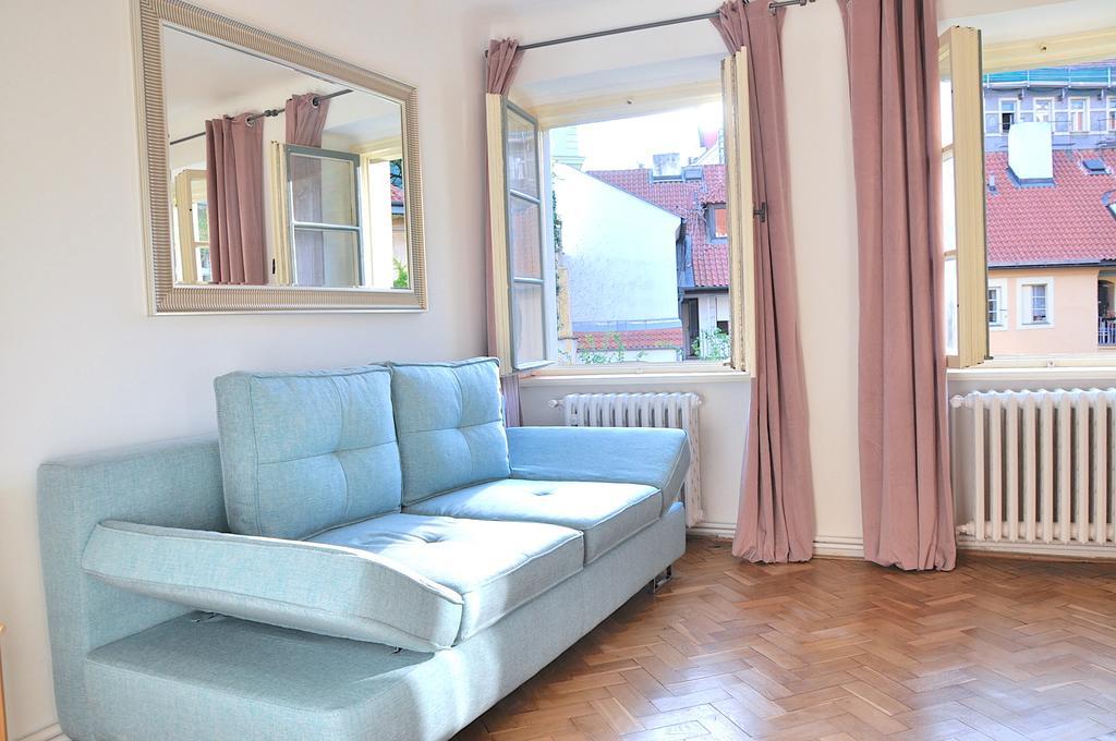 U Obecniho Dvora Apartment