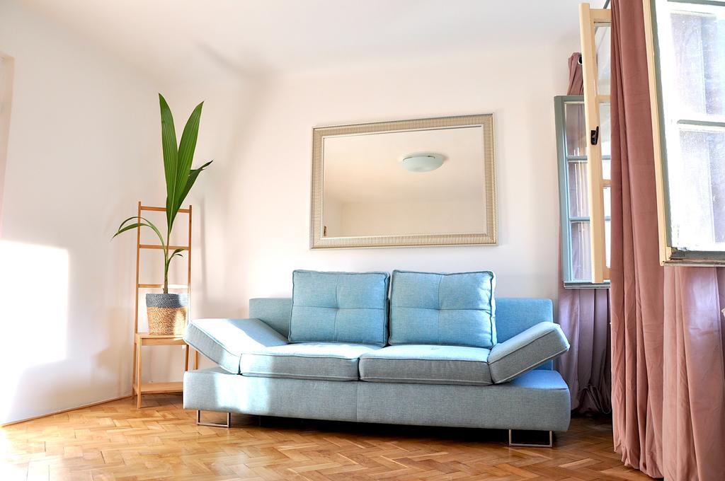 U Obecniho Dvora Apartment *